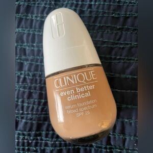 🆕 Clinique even better clinical foundation